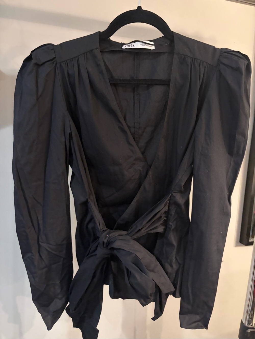 NWT ✨ Zara Black Puff-Sleeve Wrap Top with Tie size medium